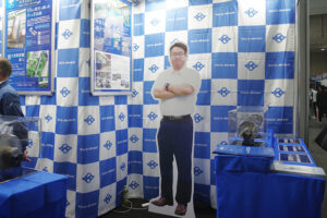 第29回 機械要素技術展 [大阪] フジコーブースの社長全身パネル